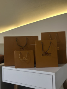 Bolsas de papel de lujo de diseñador exclusivo para joyería Soluciones de embalaje personalizadas elegantes de moda con texturas lujosas - Product Image 6