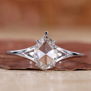 Nouvelle conception de bague solitaire de luxe en diamant de laboratoire taille poire et rose, personnalisée en or 18 carats, diamant de laboratoire IGI VVS, bijoux fins - Product Image 1