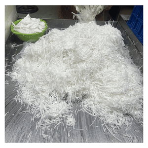 Noix de coco surgelée IQF, transformée à partir de cubes de chair de noix de coco fraîche pour smoothies, desserts et recettes de boissons, provenance Vietnam. - Product Image 3