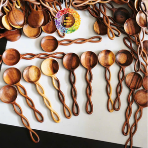 Cuillère à salade en bois à manche torsadé - Ustensiles de cuisine pour servir, cuillère à salade en bois gravée et personnalisée - Product Image 1