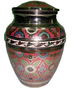 Urna Funeraria de Latón Hecha a Mano, Moderna y Ecológica, con Diseños Florales Geométricos, Florero de Mesa para Decoración del Hogar - Product Image 6