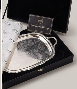 ถาดเสิร์ฟโลหะขัดเงาพรีเมียม ACME METAL พร้อมหูจับ ดีไซน์มินิมอล ผิวสัมผัสแข็งแรง ทนทาน ใช้ในบ้าน งานแต่งงาน โรงแรม - Product Image 3