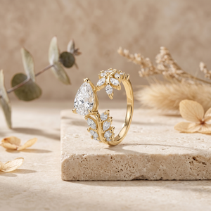 แหวนหมั้นเพชรโมอิสซาไนต์ทรงลูกแพร์ชุบทองคำ 14K แบบสั่งทำพิเศษ ดีไซน์ใบไม้เป็นช่อแบบเปิดประดับด้วยเพชรทรงมาร์คีส์แบบฝังขา - Product Image 3