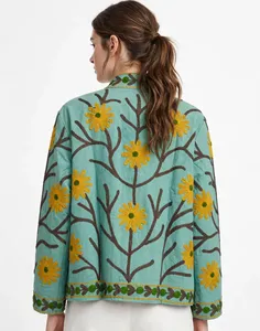Chaqueta Boho con Bordado Floral de Margaritas, Cuello Alto, Manga Larga, Color Verde Azulado, Corte Holgado - Product Image 2