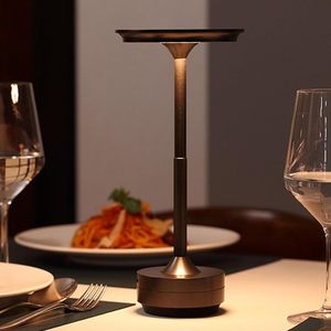 Lámpara de Mesa LED de Metal Moderna y Minimalista con Acabado Antiguo de Lujo, Diseño de Cúpula, Portátil, Exportación India TBL-224 para Decoración de Dormitorio y Hogar - Product Image 5