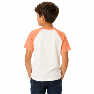 เสื้อยืดเด็กชายสีขาวและสีส้ม แขนสั้น คอเฮนลีย์ ผ้าฝ้าย สวมใส่สบาย เหมาะสำหรับทุกวัน - Product Image 3