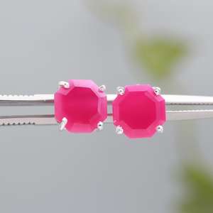 Boucles d'oreilles clous en calcédoine rose naturelle, argent sterling 925, faites à la main, style ethnique, certifiées IGI, bijoux pour femme - Cadeau d'anniversaire ou de fête - Product Image 6