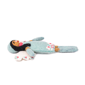Muñeca ángel hecha a mano de lana con alas blancas y detalles florales en vestido azul claro para manualidades y decoración infantil - Product Image 2