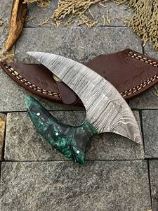 Couteau Ulu Damas fait main sur mesure avec manche en résine – Couteau de chef basculant haut de gamme pour l'extérieur - Product Image 3