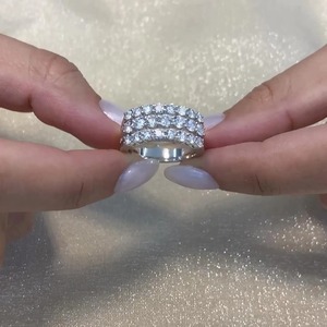 Anillo de Compromiso de Diamantes Cultivados en Laboratorio, Anillo de Boda de Tres Hileras, Certificado IGI, Claridad VVS+, Oro Sólido de 14K, Minimalista para Mujer - Product Image 2