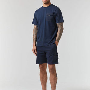 Ensemble 2 pièces pour homme, t-shirt bleu marine à manches courtes avec poche à rabat et short cargo assorti, tenue de sport pour la gym et les entraînements - Product Image 3