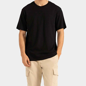 Camiseta de algodón negra de manga larga con cuello redondo para hombre, diseño casual de punto transpirable, talla grande, con logo frontal y diseño liso. - Product Image 1