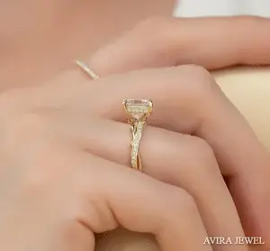 Anillo de Diamante Cultivado en Laboratorio al por Mayor, Corte Princesa de 1 Quilate, Oro Blanco de 10k, 14k, 18k, Anillo de Compromiso Solitario de Alta Gama para Mujer, Avira Jewels India - Product Image 3