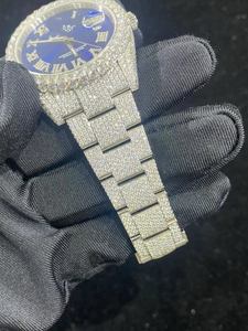 Montre de luxe en quartz avec cadran bleu, chiffres romains, entièrement sertie de diamants, en acier inoxydable, unisexe, analogique - Product Image 6