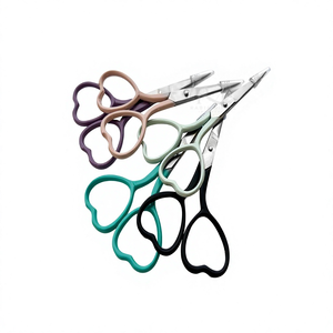 Tijeras de Manicura en Forma de Corazón de 5 Colores Diferentes, Acero Inoxidable, Punta Afilada, Cortacutículas, Herramienta de Belleza Duradera para Diestros - Product Image 6