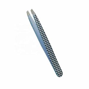 Pinzas Quirúrgicas de Precisión Morje de Acero Inoxidable para Pestañas, Punta Lisa, Opciones Dentadas/Serradas, Diseño a Cuadros, Mango Azul - Product Image 1