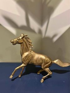 Centre de table minimaliste en laiton en forme de cheval pour la décoration de table scandinave et une utilisation artistique élégante - Product Image 6