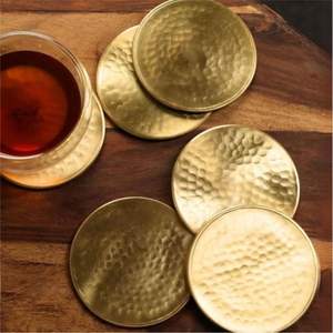 Sous-verres géométriques dorés en gros, sous-verres métalliques robustes, sous-verres carrés décoratifs de luxe en laiton finition laiton, vaisselle personnalisée - Product Image 5