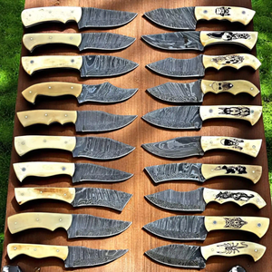 Couteau artisanal personnalisable en acier Damas avec manche en os et cor et étui en cuir disponible chez ZA Damascus Maker - Product Image 2