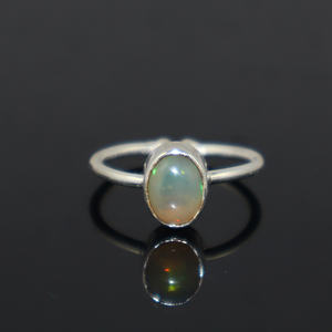 Anillo ajustable de plata de ley 925 con ópalo etíope natural de forma ovalada, estilo moderno, para mujeres y niñas. - Product Image 1