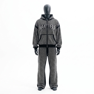 Ensemble de survêtement pour homme avec sweat à capuche noir orné de strass, pantalon large à cristaux, style streetwear, logo personnalisé - Product Image 1