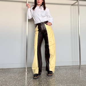 Pantalones de mujer de cintura alta, acampanados, de piel sintética, con paneles de colores, estilo motociclista, largos, holgados, para invierno - Product Image 4