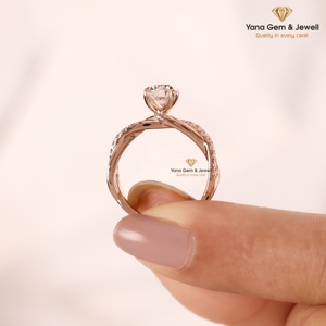 Anillo de Diseño Trenzado de Oro Sólido de 14K con Diamante Cultivado en Laboratorio CVD de 1.00 Quilates, Corte Redondo, Color D, Claridad VVS2, Certificado IGI, para Mujer - Product Image 4