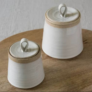 โถเก็บของแบบมินิมอลทำมือ พร้อมฝาปิดแบบห่วงจับเคลือบเงา ที่จัดระเบียบบนเคาน์เตอร์อย่างสวยงาม ที่เก็บของในครัวทันสมัย - Product Image 5