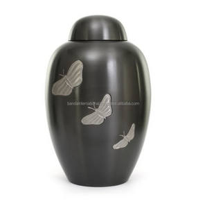 Urnas de cremación de latón de cúpula superior de alta calidad con peltre de mariposa y urnas funerarias de Metal con acabado de Color negro para cenizas humanas - Product Image 1