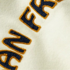 แจ็คเก็ตบอมเบอร์ทรงเลตเตอร์แมนสุดเทรนดี้ ผ้าวูล/โพลีเอสเตอร์/ผ้าแคนวาสคอตตอน 100% สวมใส่สบายสำหรับฤดูหนาว โลโก้ด้านหน้าปรับแต่งได้ ซับในผ้าฟลีซ - Product Image 4