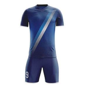 Tenue de football pour homme de haute qualité OEM, coupe ajustée, logo personnalisé imprimé, ensemble sportif respirant avec couleur et taille personnalisées pour adultes - Product Image 1