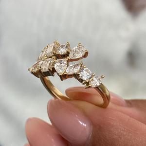 Anillo con Racimo de Diamantes en Oro Amarillo Sólido, Corte Marquesa, Pera, Esmeralda y Redondo, Anillo de Compromiso Único para Ella - Product Image 4