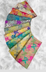 Tissu en Soie Brocart de Qualité Supérieure en Gros, Largeur 42-44 Pouces, Idéal pour les Saris, Vêtements, Décoration Intérieure et Accessoires - Product Image 2