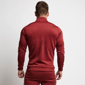 Conjunto Deportivo Unisex Rojo Estampado 2 en 1 con Capucha, Sudadera con Cierre Completo y Pantalones Jogger, Ropa Deportiva Informal Transpirable para Invierno - Product Image 4