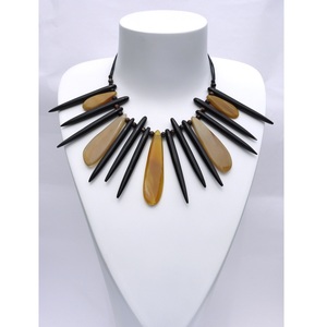 Collier tendance Y2K en corne de buffle polie, pendentif en corne de vache marbrée noire, style moderne rustique bohème, vente en gros - Product Image 6