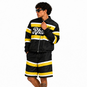 Ensemble de survêtement tendance jaune et noir personnalisé en nylon, coupe-vent léger, imperméable, avec broderie et logo, comprenant une veste à capuche et un short - Product Image 2