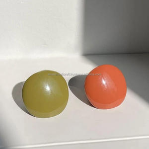 Vente en gros personnalisée de la meilleure qualité fabriquée à la main de haute qualité belle bague en résine colorée pour les femmes faite à la main en Inde - Product Image 5