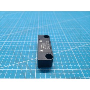 Interrupteur de sécurité sans contact Omron D40A-1C, utilisé comme pièce détachée pour équipement semi-conducteur de marque Legacy - Product Image 3