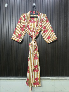 Robe longue pour femmes à rayures imprimées fraises, couleur moutarde, manches longues, col en V, douce, 100% coton, tenue décontractée d'été - Product Image 2