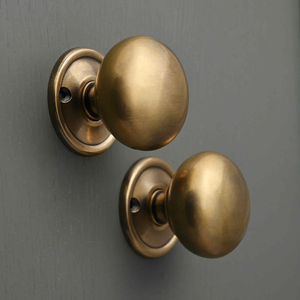 Paire de poignées de porte de style victorien traditionnel, serrure à mortaise de style antique, quincaillerie vintage - Product Image 1