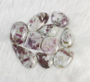 Piedras Preciosas Sueltas de Cuarzo, Turmalina y Rubí Natural de Alta Calidad, en Diversas Formas y con Reverso Plano, de 1-2 Pulgadas, Venta al Por Mayor para Fabricantes - Product Image 4