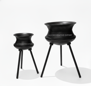 Macetas Modernas de Aluminio Negro Mate con Trípode |   Soportes Minimalistas Industriales para Plantas de Interior para Bodas, Ecológicos y de Alta Calidad - Product Image 4