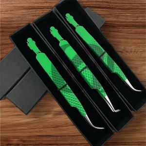 Meilleure pince à épiler incurvée pour extensions de cils, en acier inoxydable, revêtement en poudre vert Kelly, 90 degrés, nouveau design découpé, poignée diamantée, pour la beauté - Product Image 3