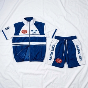 Conjunto Deportivo Ligero de 2 Piezas con Franja Reflectante de 3m, Chaqueta Cortavientos con Capucha y Cremallera Personalizada para Hombre - Product Image 3