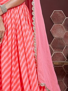 Robe de demoiselle d'honneur rose à épaules dénudées, ornée de perles, avec jupe en organza et dupatta - Product Image 6