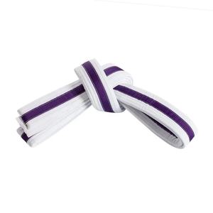 Ceinture de karaté blanche sur mesure avec bande violette, 100 % coton, durable et respirante pour l'entraînement aux arts martiaux, service OEM, faible MOQ - Product Image 1