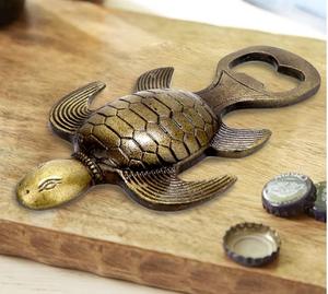 Abridor de botellas de hierro fundido con forma de tortuga antigua, accesorio de bar y bebidas, de Global's Supplier - Product Image 2