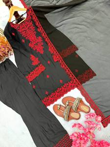 Robe de soirée haut de gamme en rayonne et coton, manches cloche brodées, pompons ajourés, micro-dentelle intérieure, tailles 37-38 ; Plazzo Farshi, tailles 40-41 ; Dupatta en faux georgette brodée de dentelle. - Product Image 5