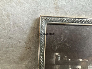 Cadre photo en métal élégant fait main, accent de décoration de luxe par Tradebyd - Product Image 6