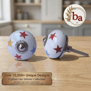 Boutons de meuble en céramique blanche avec motif étoile rouge et jaune, design moderne pour commodes et bureaux à domicile - Product Image 1